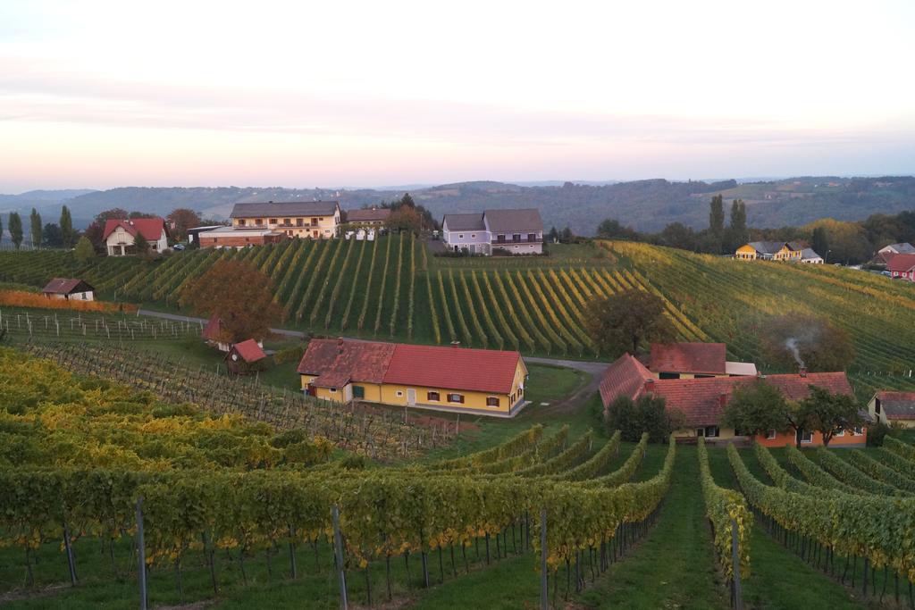 Winzerhof Familie Kloeckl Lägenhet Klöch Exteriör bild